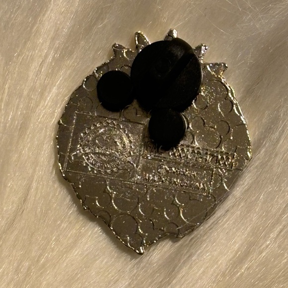 Disney trading pin - Picture 2 of 2